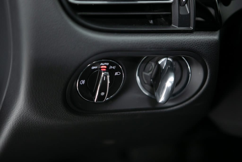 Thumbnail: 2025 Porsche Macan - 27