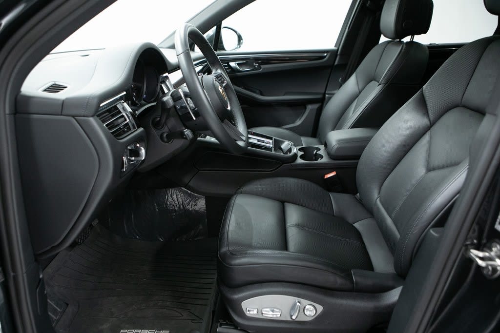 Thumbnail: 2025 Porsche Macan - 10