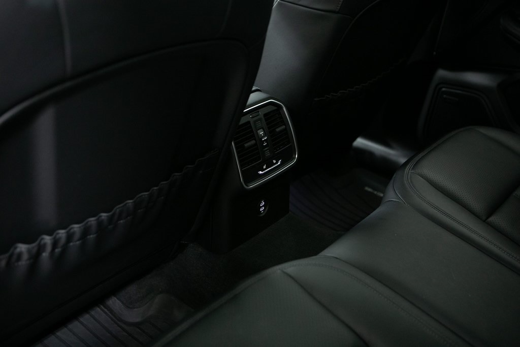 Thumbnail: 2025 Porsche Macan - 33