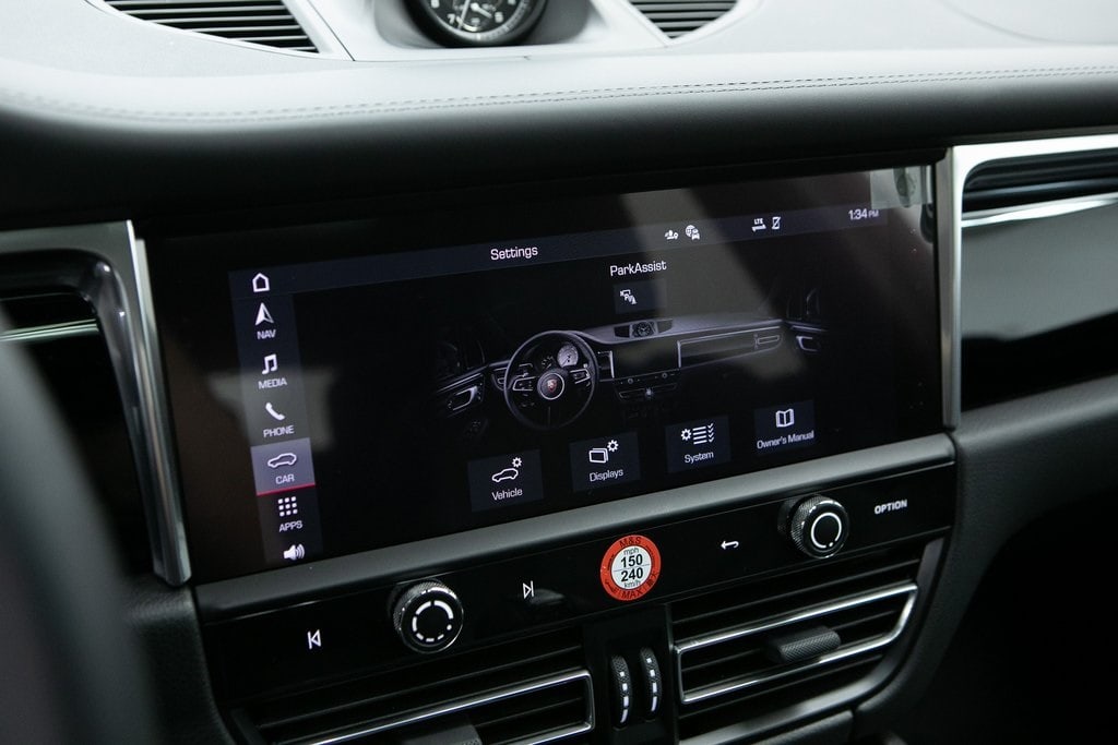 Thumbnail: 2025 Porsche Macan - 12