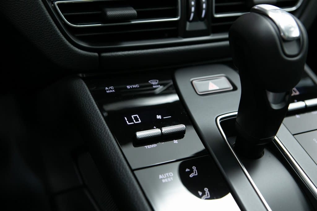 Thumbnail: 2025 Porsche Macan - 28