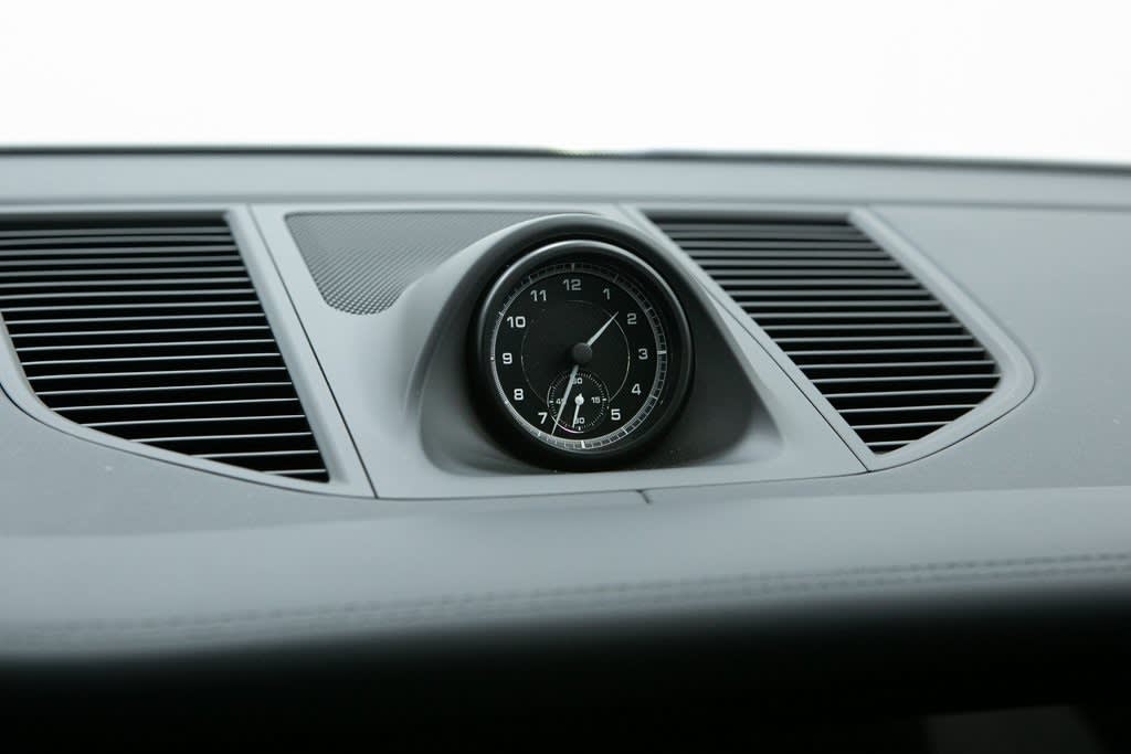 Thumbnail: 2025 Porsche Macan - 31