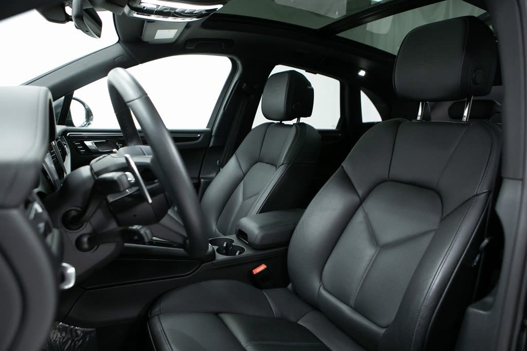 Thumbnail: 2025 Porsche Macan - 9