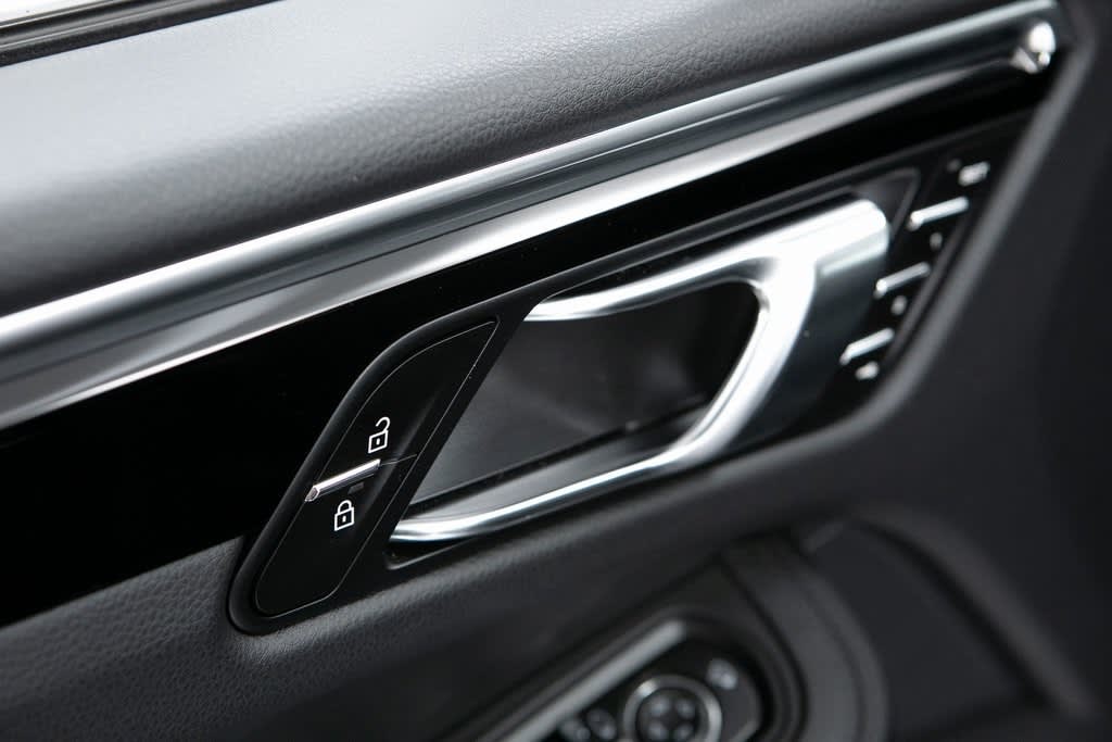 Thumbnail: 2025 Porsche Macan - 26