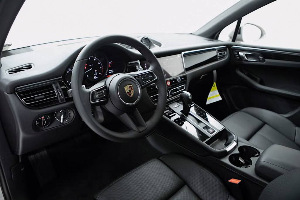 Thumbnail: 2025 Porsche Macan - 2