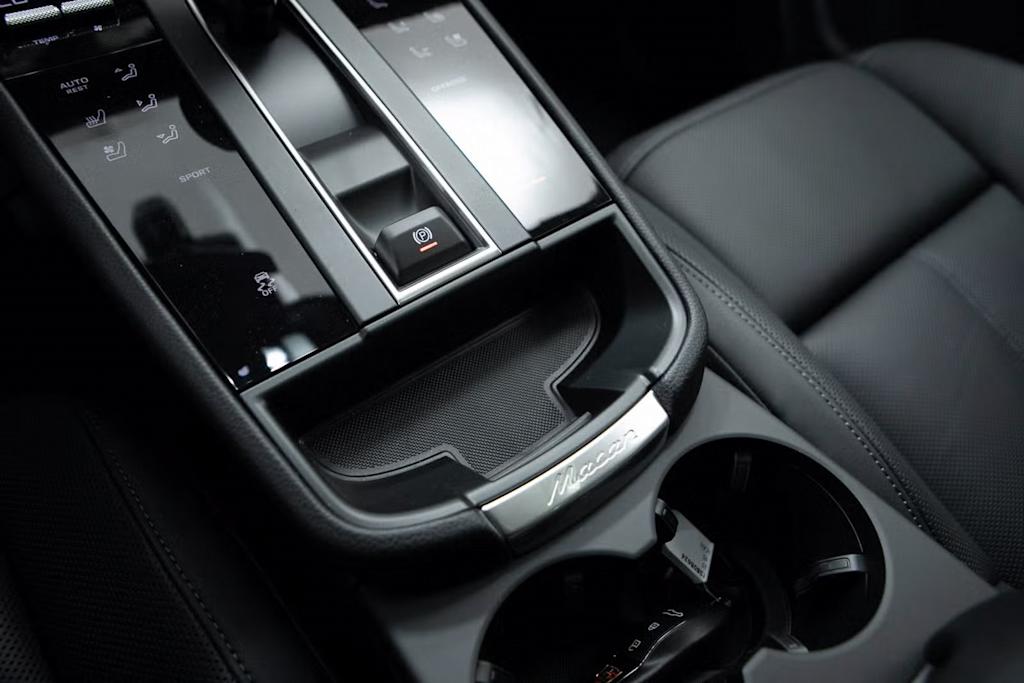 Thumbnail: 2025 Porsche Macan - 27