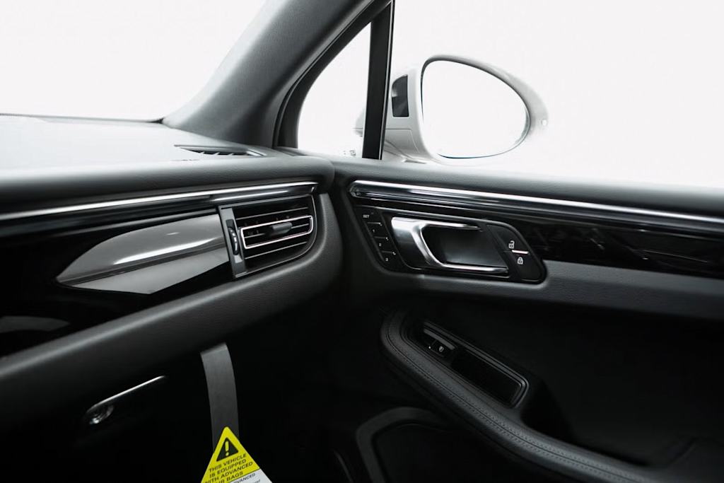 Thumbnail: 2025 Porsche Macan - 25