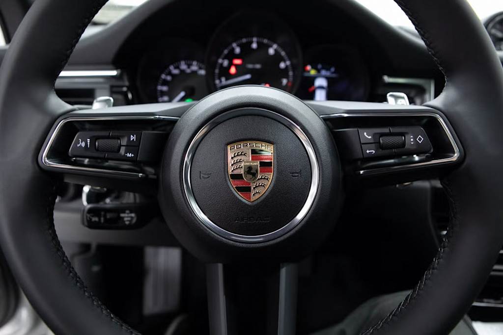 Thumbnail: 2025 Porsche Macan - 12