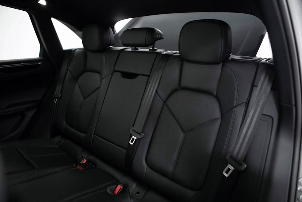 Thumbnail: 2025 Porsche Macan - 30