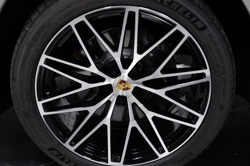 Thumbnail: 2025 Porsche Macan - 7