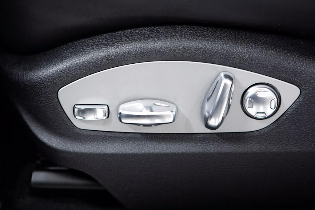 Thumbnail: 2025 Porsche Macan - 20