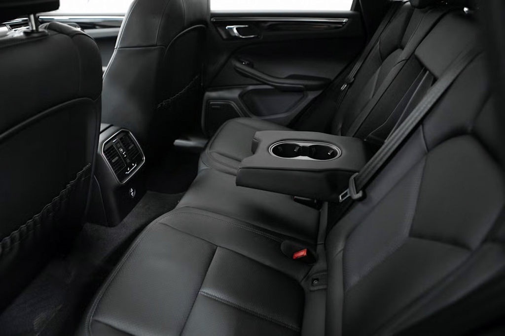 Thumbnail: 2025 Porsche Macan - 29