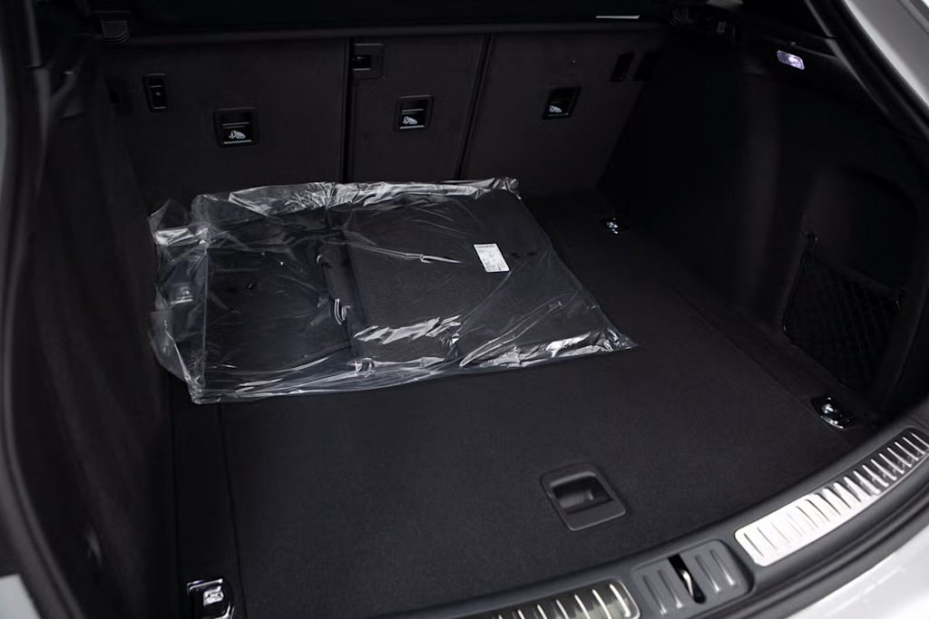 Thumbnail: 2025 Porsche Macan - 15