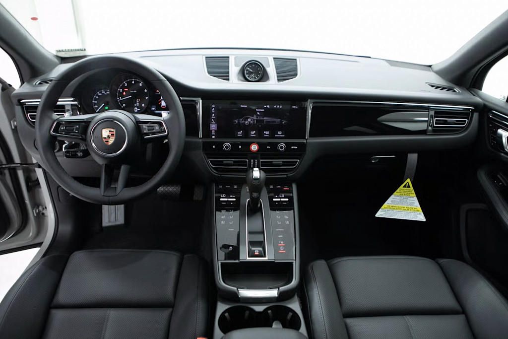 Thumbnail: 2025 Porsche Macan - 8