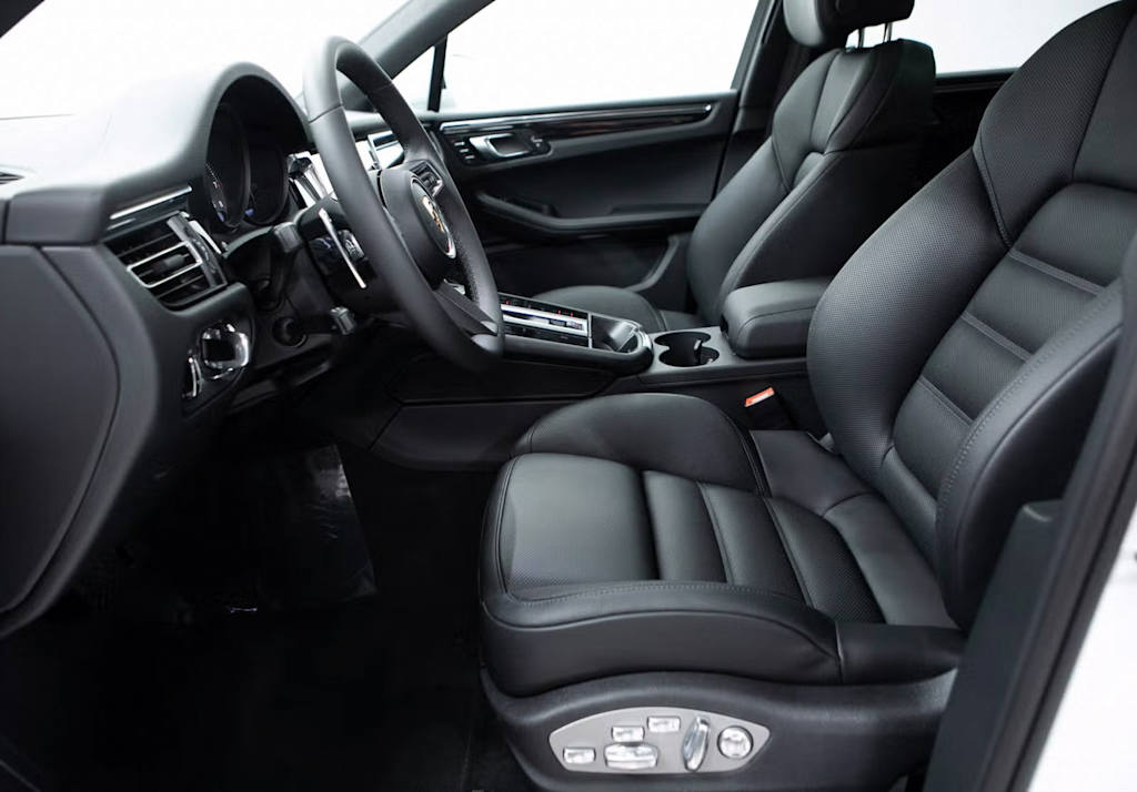 Thumbnail: 2025 Porsche Macan - 10