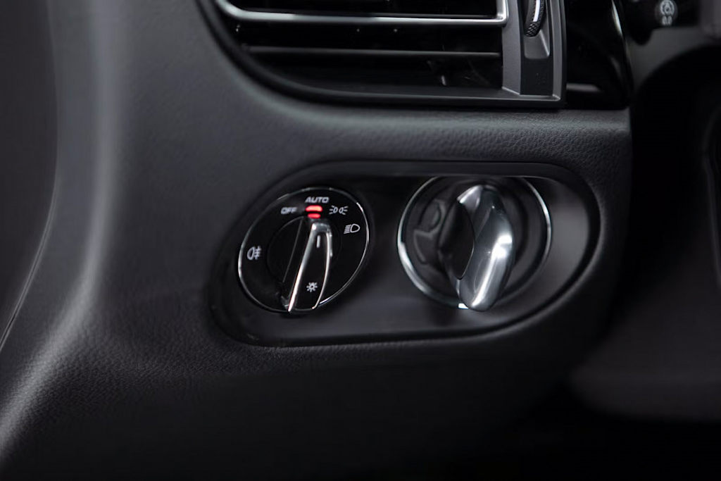 Thumbnail: 2025 Porsche Macan - 21