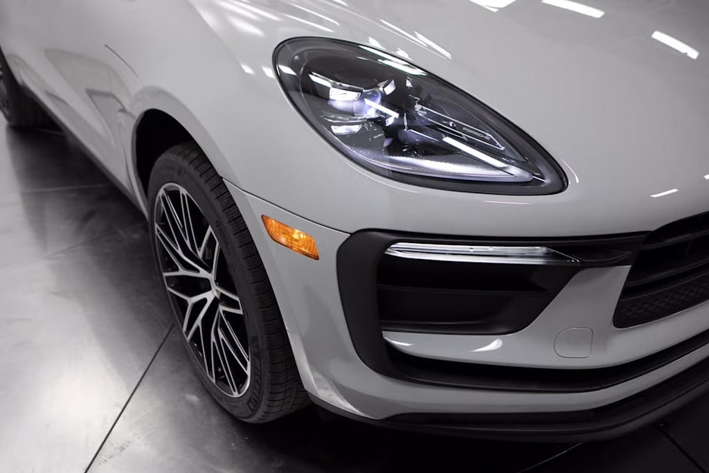 Thumbnail: 2025 Porsche Macan - 6