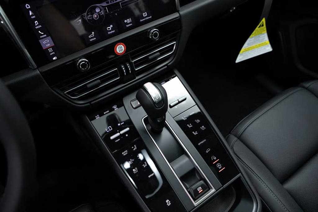 Thumbnail: 2025 Porsche Macan - 14