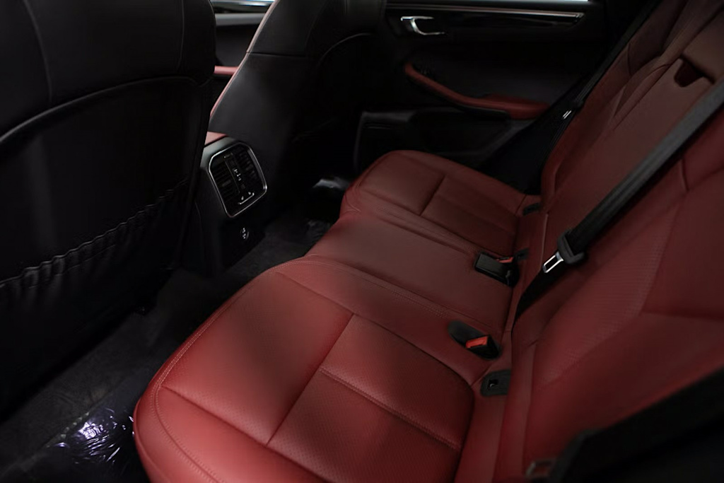 Thumbnail: 2025 Porsche Macan - 11