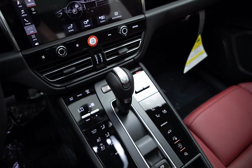 Thumbnail: 2025 Porsche Macan - 13