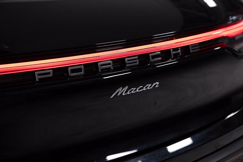 Thumbnail: 2025 Porsche Macan - 32