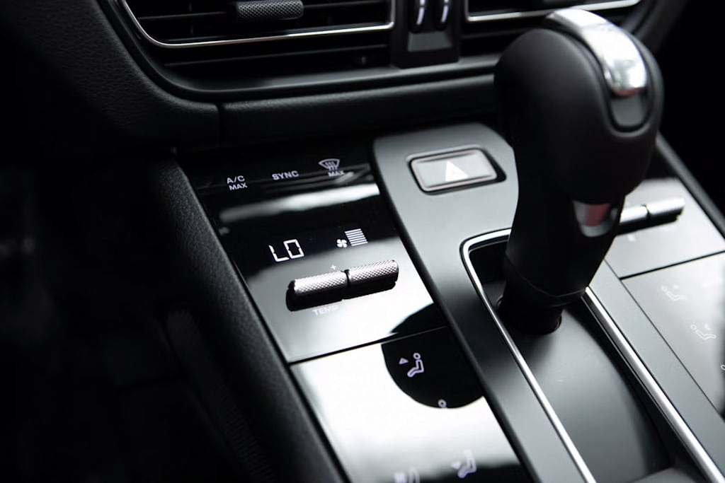 Thumbnail: 2025 Porsche Macan - 23