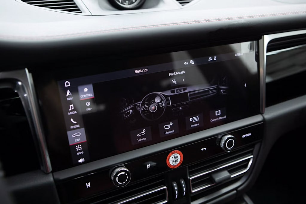 Thumbnail: 2025 Porsche Macan - 12