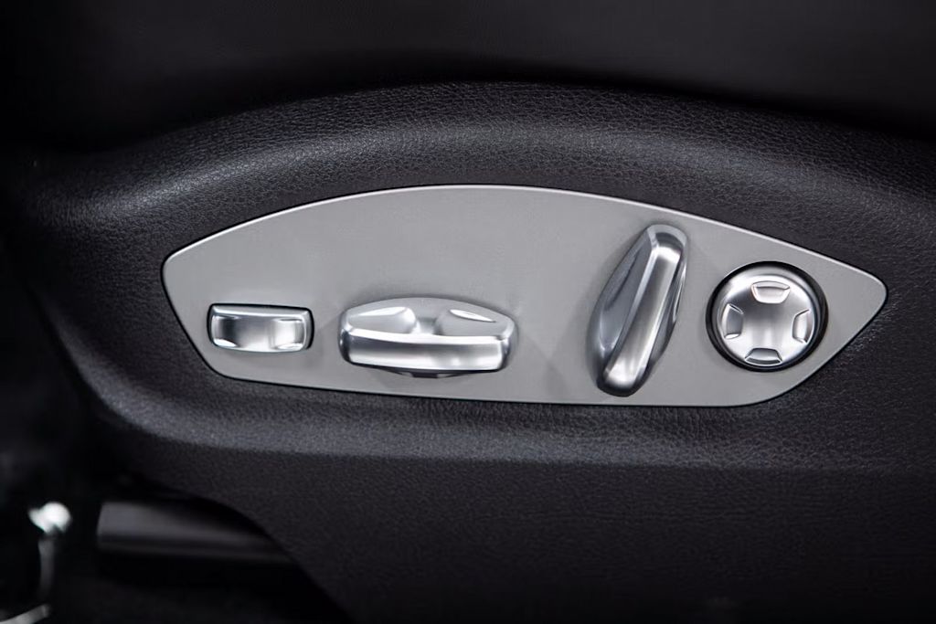 Thumbnail: 2025 Porsche Macan - 19