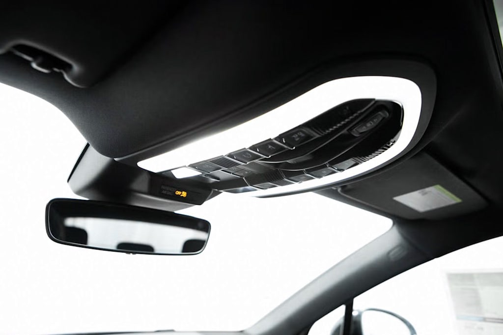 Thumbnail: 2026 Porsche Macan - 25