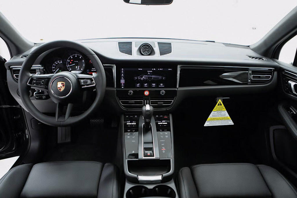 Thumbnail: 2026 Porsche Macan - 8