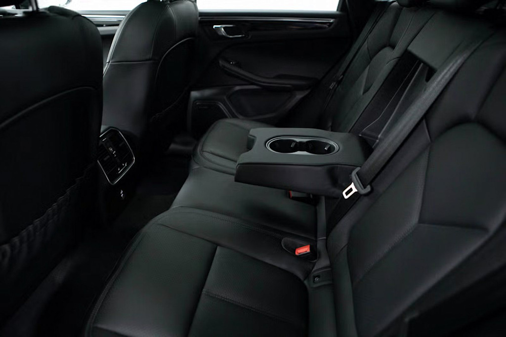 Thumbnail: 2026 Porsche Macan - 11