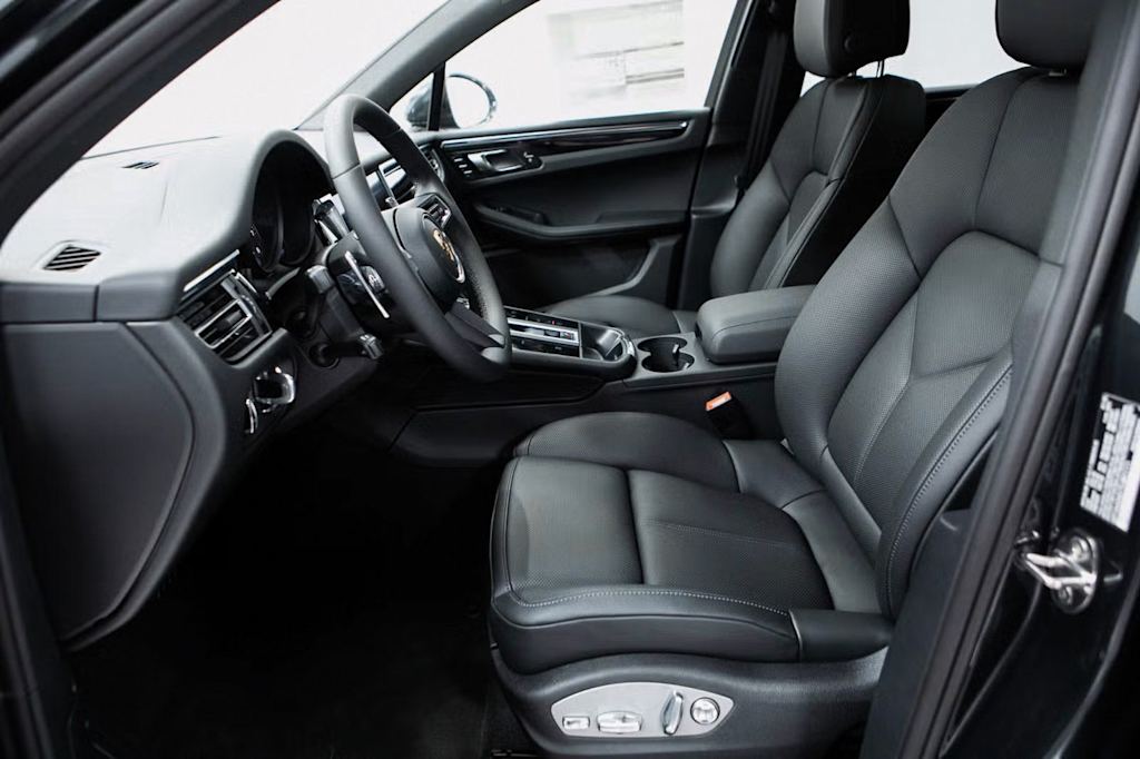 Thumbnail: 2026 Porsche Macan - 10