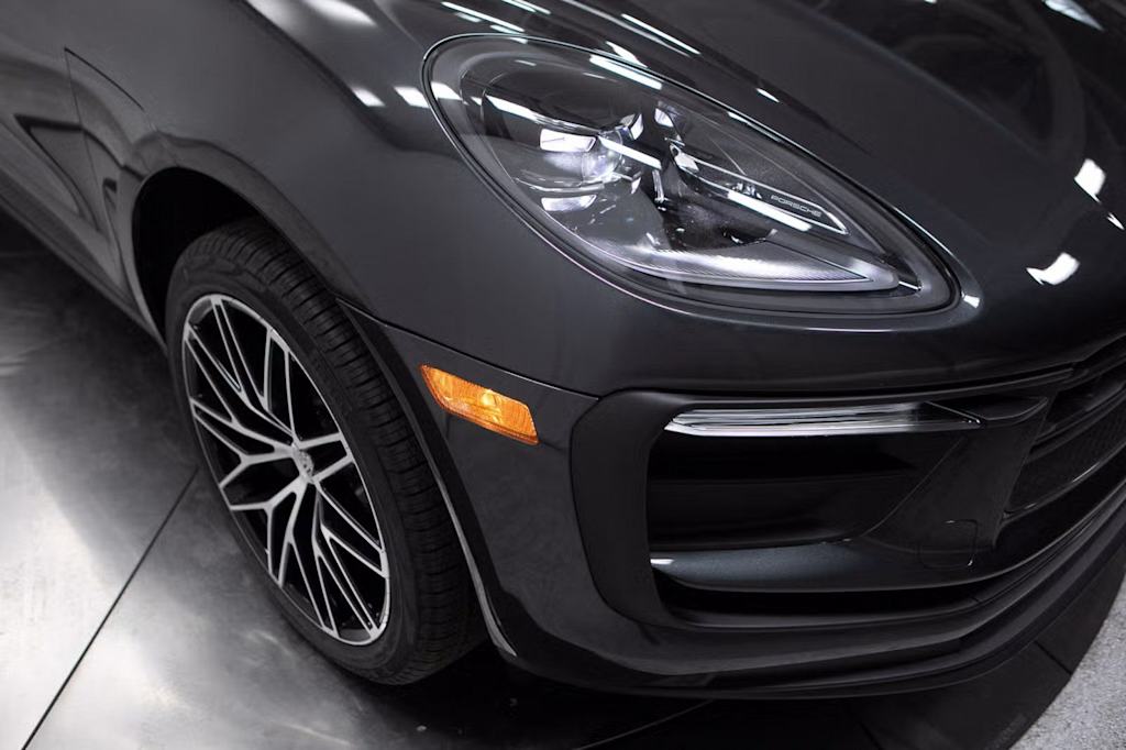 Thumbnail: 2026 Porsche Macan - 6