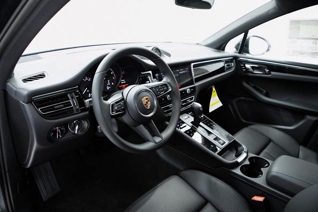 Thumbnail: 2026 Porsche Macan - 2