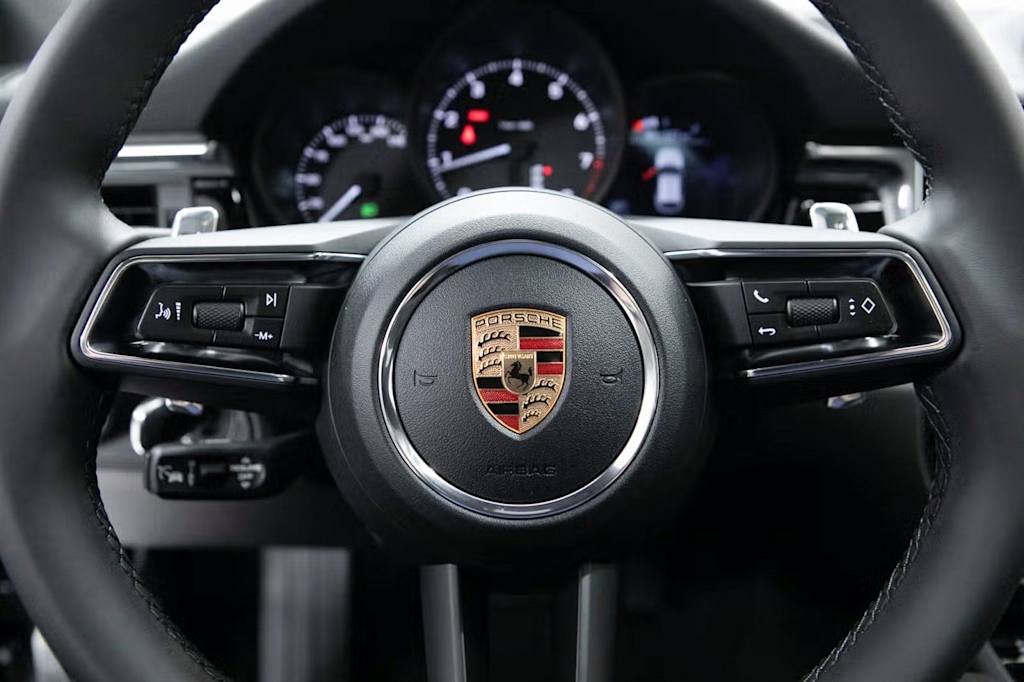 Thumbnail: 2026 Porsche Macan - 19