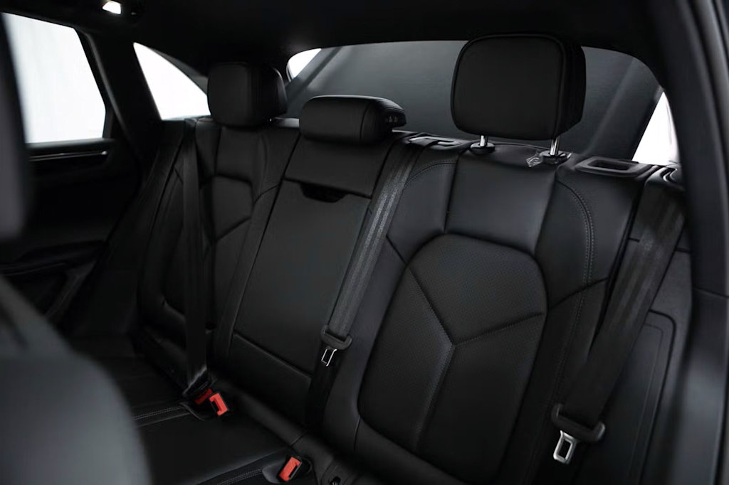 Thumbnail: 2026 Porsche Macan - 38