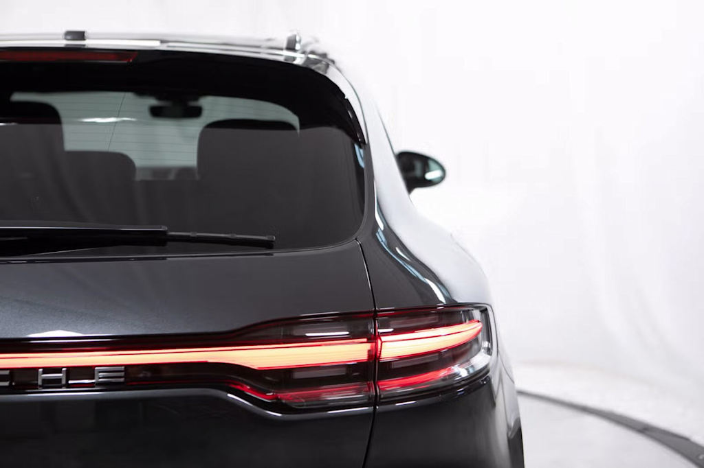 Thumbnail: 2026 Porsche Macan - 25