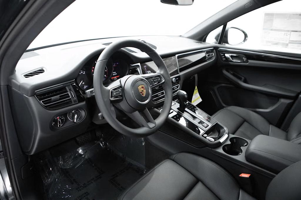 Thumbnail: 2026 Porsche Macan - 2