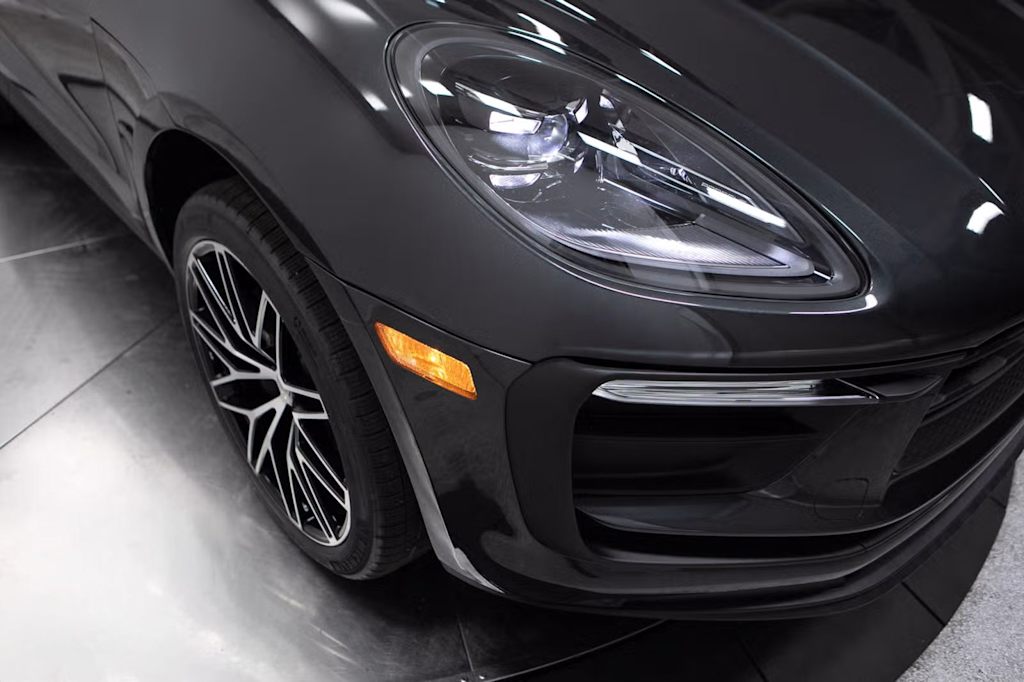 Thumbnail: 2026 Porsche Macan - 6