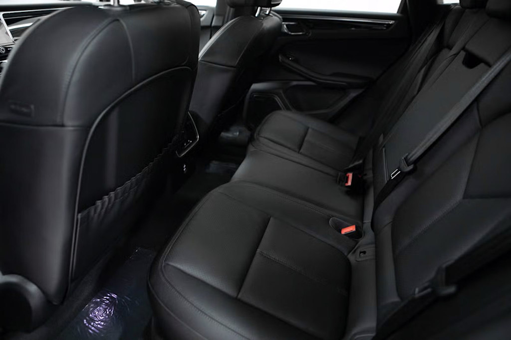 Thumbnail: 2026 Porsche Macan - 37