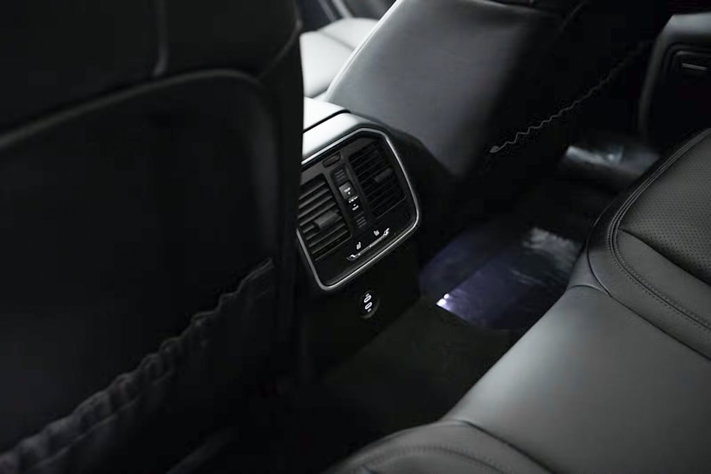 Thumbnail: 2026 Porsche Macan - 36