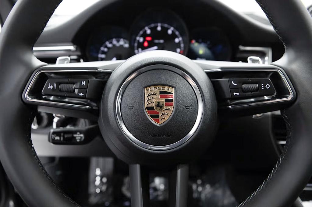 Thumbnail: 2026 Porsche Macan - 19