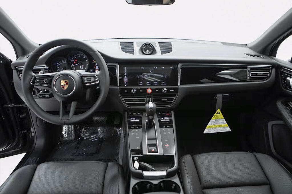 Thumbnail: 2026 Porsche Macan - 8