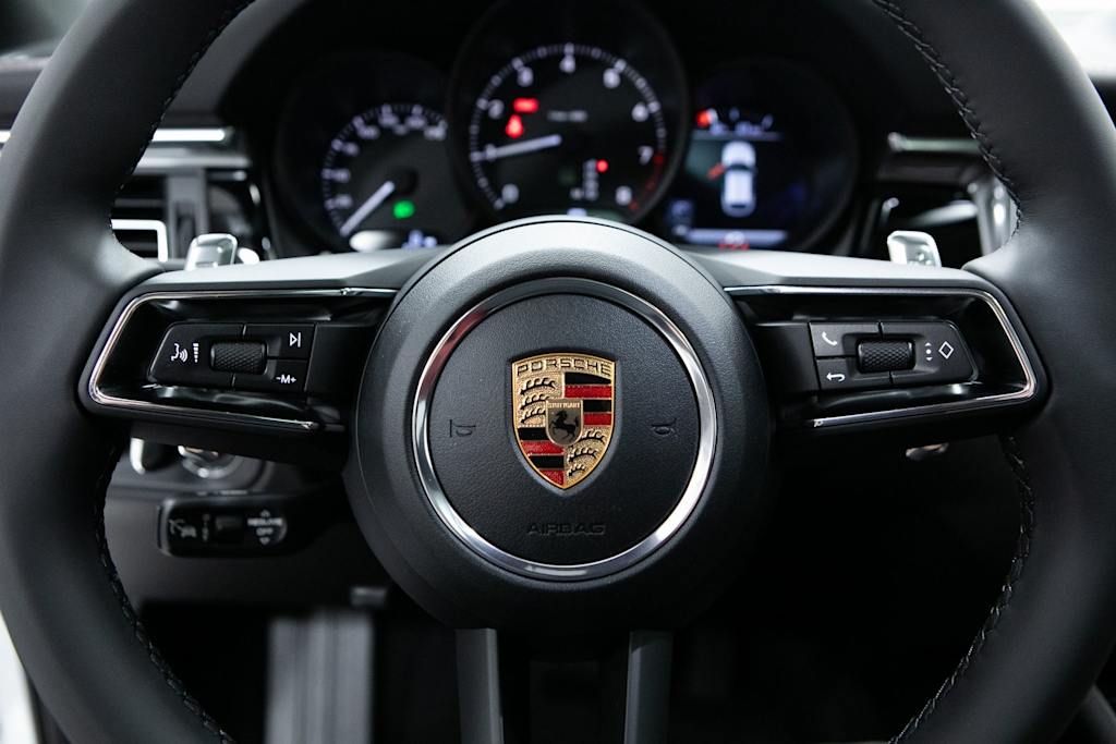 Thumbnail: 2026 Porsche Macan - 19