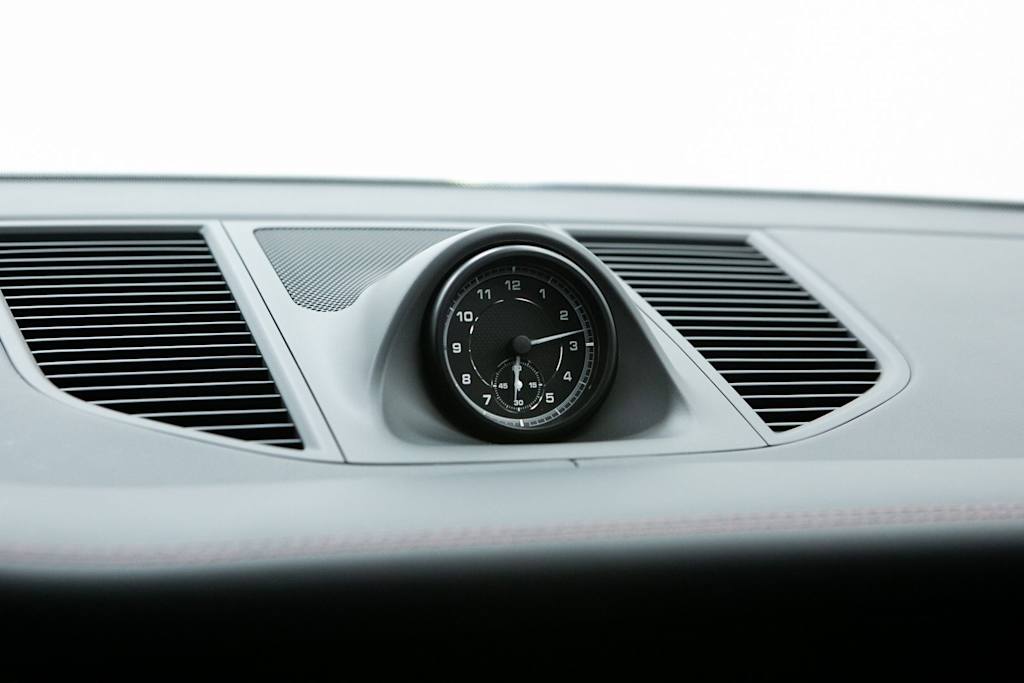 Thumbnail: 2026 Porsche Macan - 27