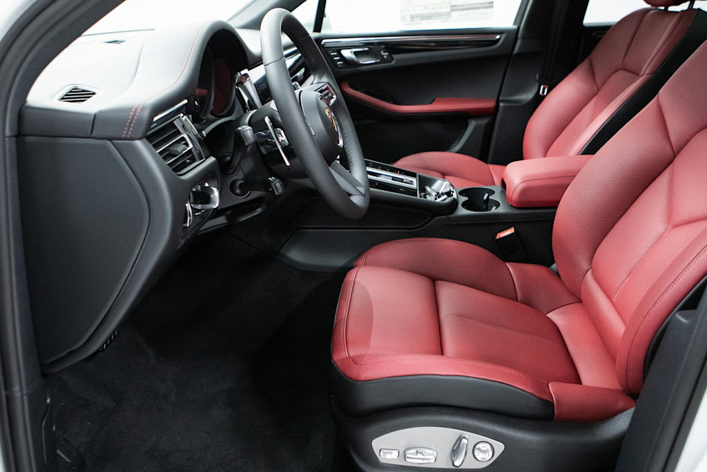 Thumbnail: 2026 Porsche Macan - 9