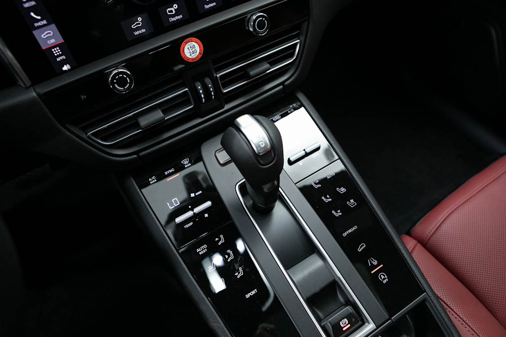 Thumbnail: 2026 Porsche Macan - 12