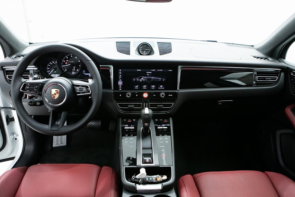 Thumbnail: 2026 Porsche Macan - 7