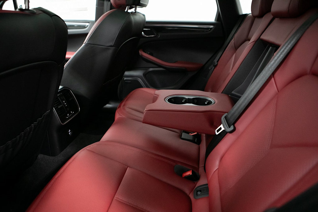 Thumbnail: 2026 Porsche Macan - 30