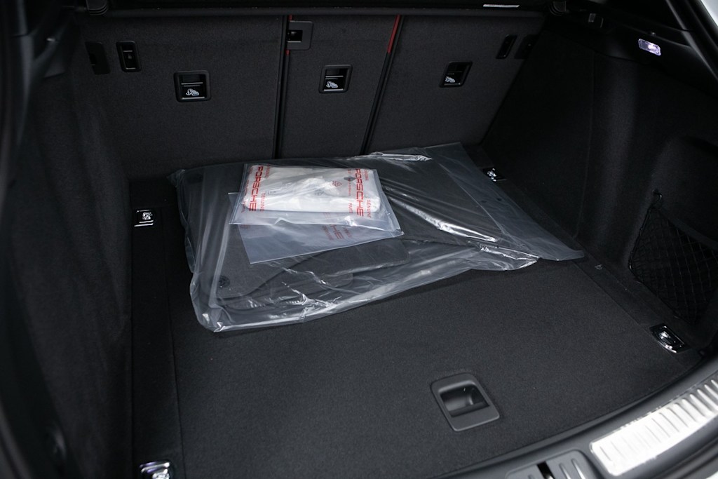 Thumbnail: 2026 Porsche Macan - 13